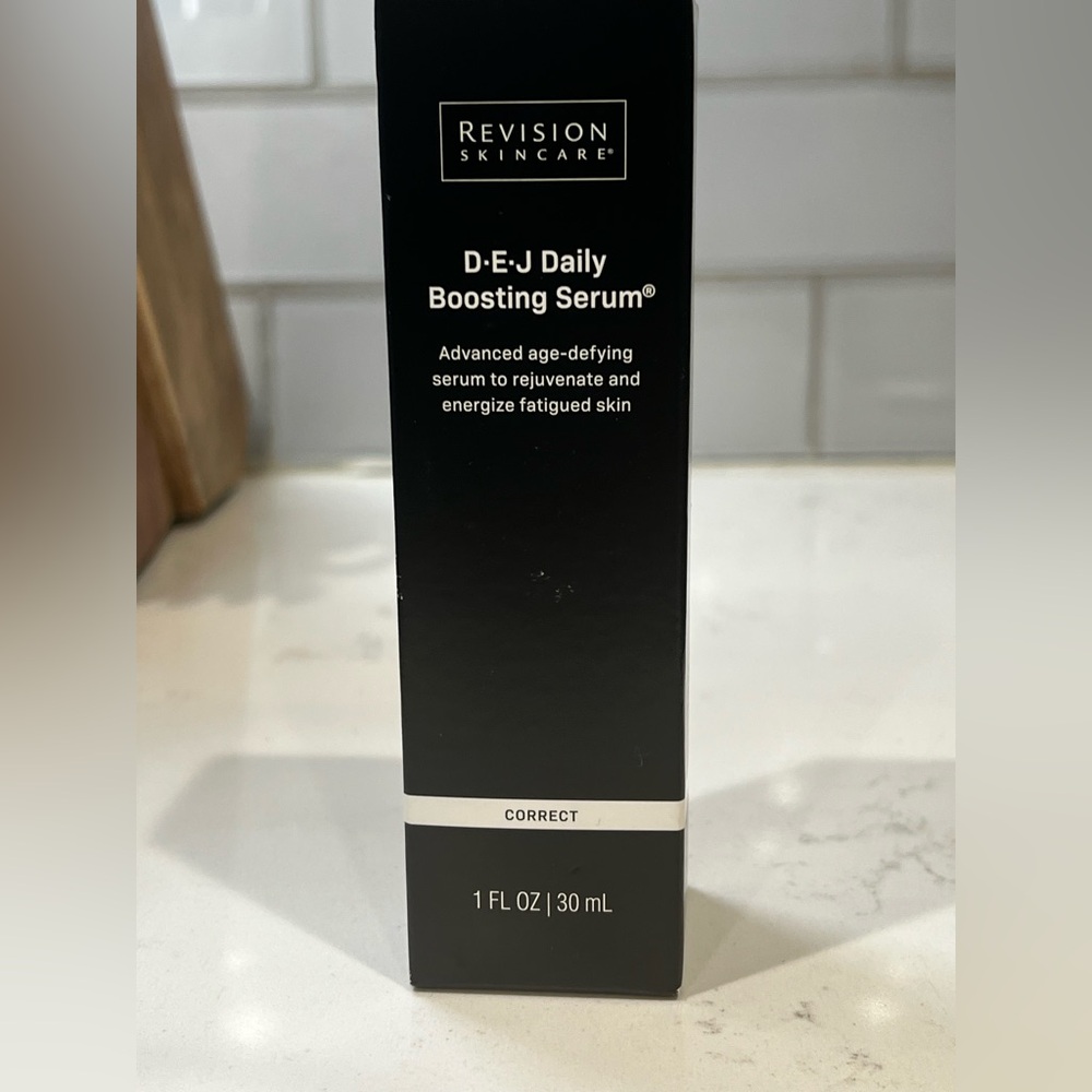 Revision Skincare D-E-J Daily Boosting Serum - Black